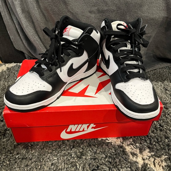 Nike Shoes - Nike dunk pandas size w6.5/m5 EUC